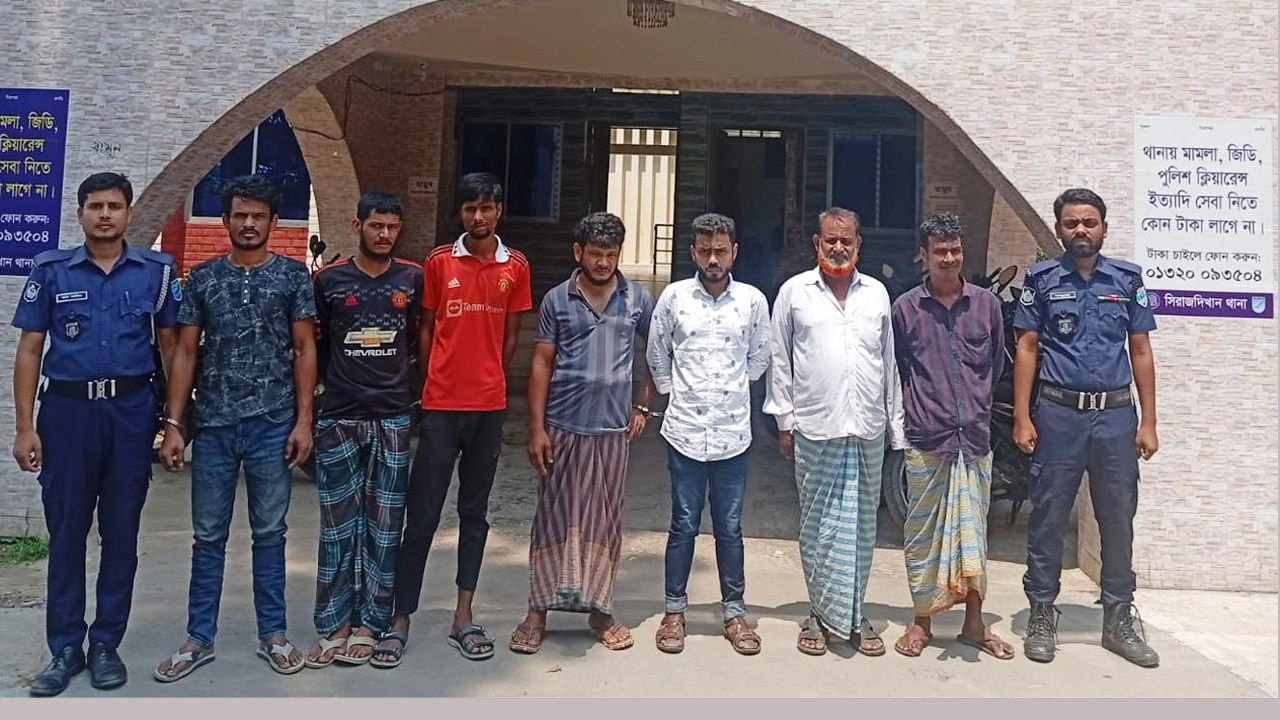 সিরাজদিখানে পুলিশের অভিযানে ৭ আসামি গ্রেফতার