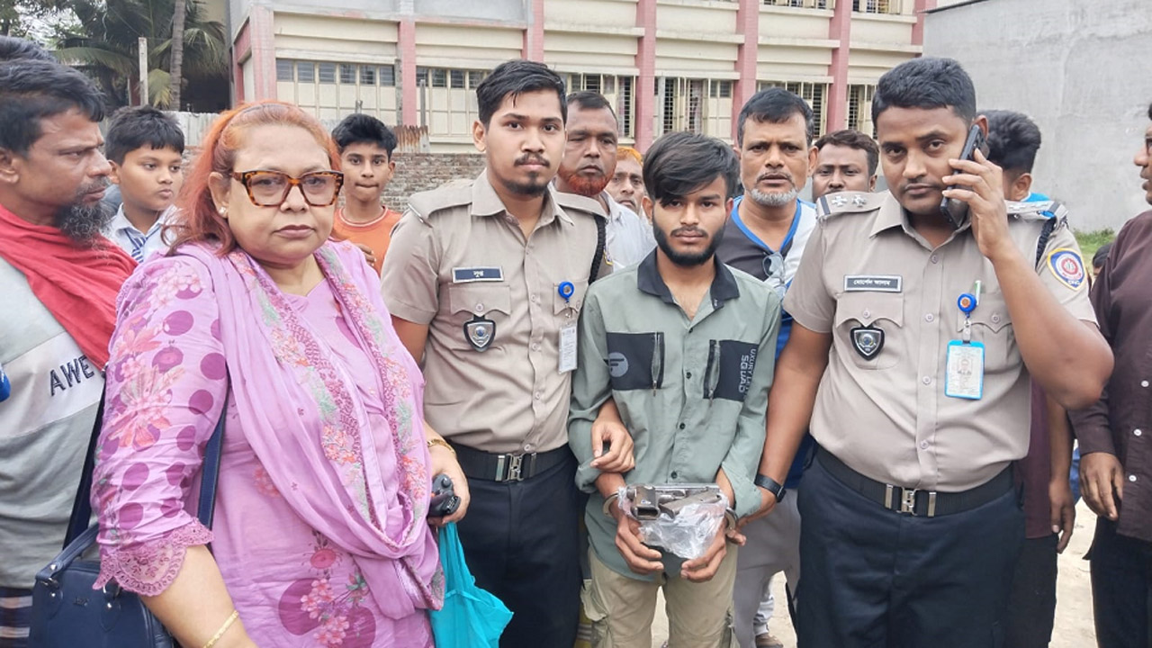 মুন্সীগঞ্জে পিস্তল-ইয়াবাসহ যুবক গ্রেফতার