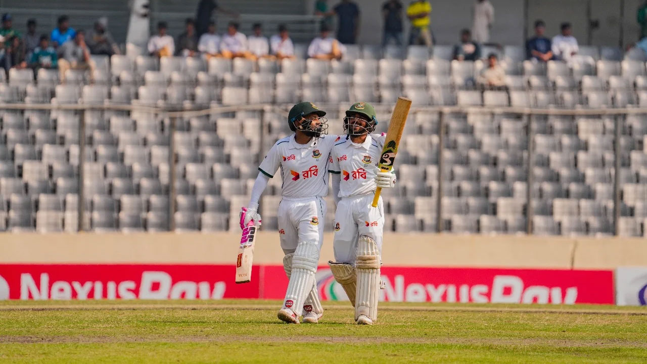 সিরিজে সর্বোচ্চ রান সংগ্রহকারী শীর্ষ পাঁচ ব্যাটারের মধ্যে রয়েছেন মুশফিকুর রহিম ও মুমিনুল হক