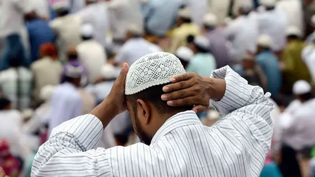 ভাতা বন্ধের ঘোষণার পর পরই রাজ্যের ইমাম-মুয়াজ্জিন ও পুরোহিতরা হতাশ হয়েছেন