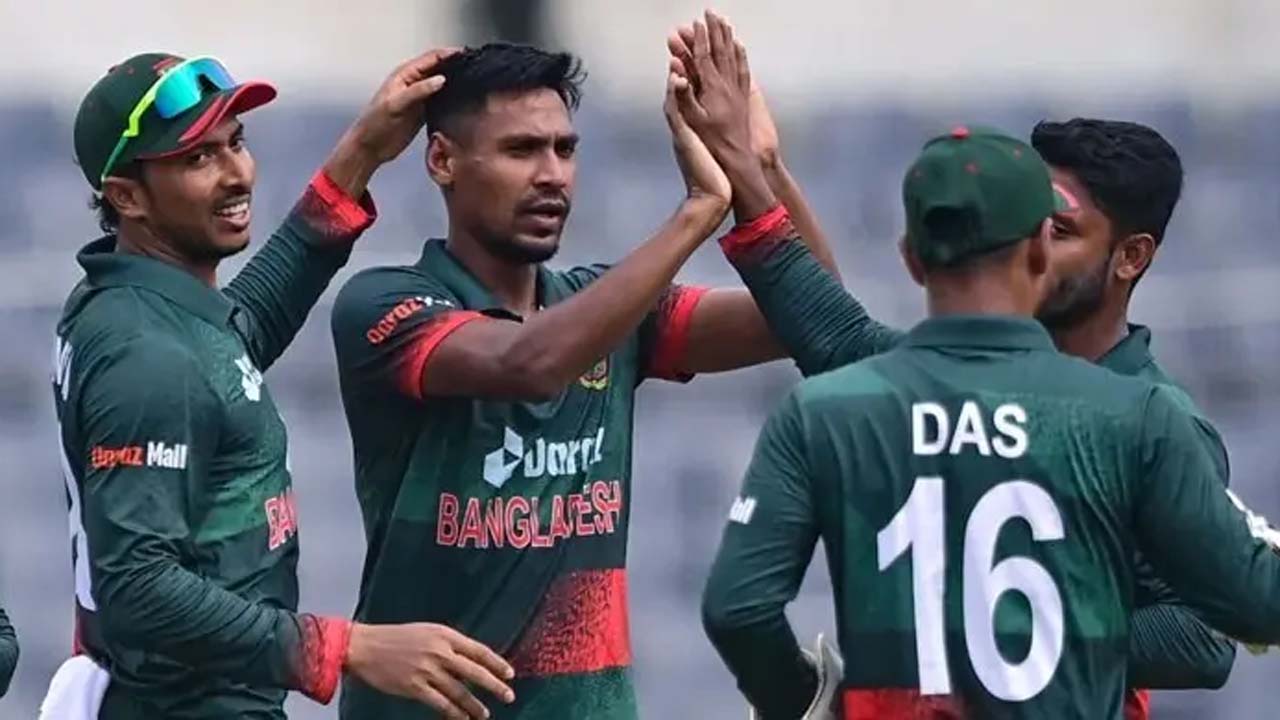 দুই উইকেট তুলে স্বস্তিতে টাইগাররা