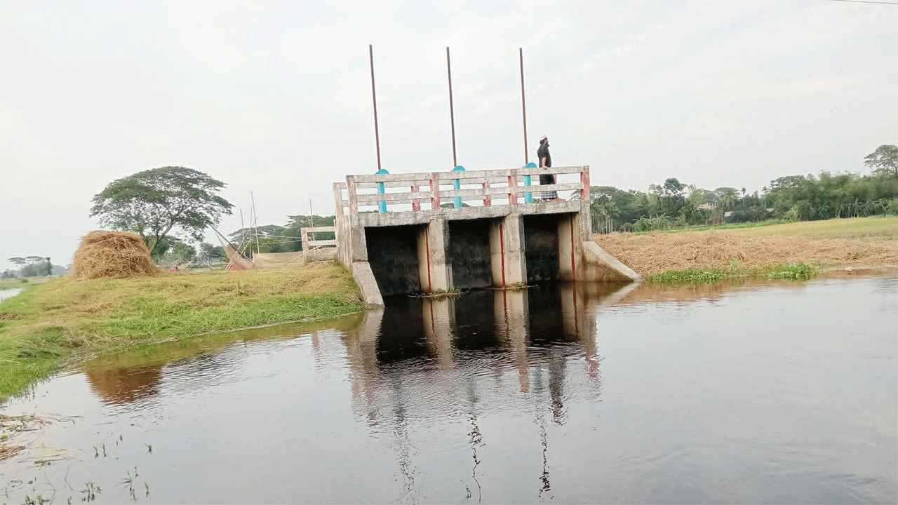 অপরিকল্পিত স্লুইচ গেট