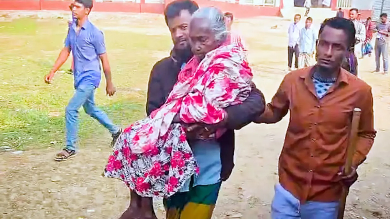 ভোট দিতে এলেন ১২০ বছরের তৈয়বজান