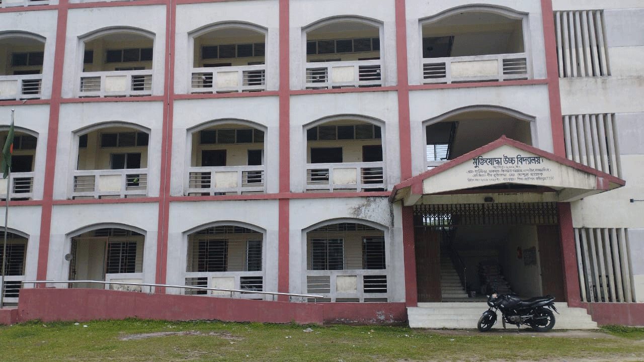 বিদ্যালয়ে নেই দুই শিক্ষিকার উপস্থিতি