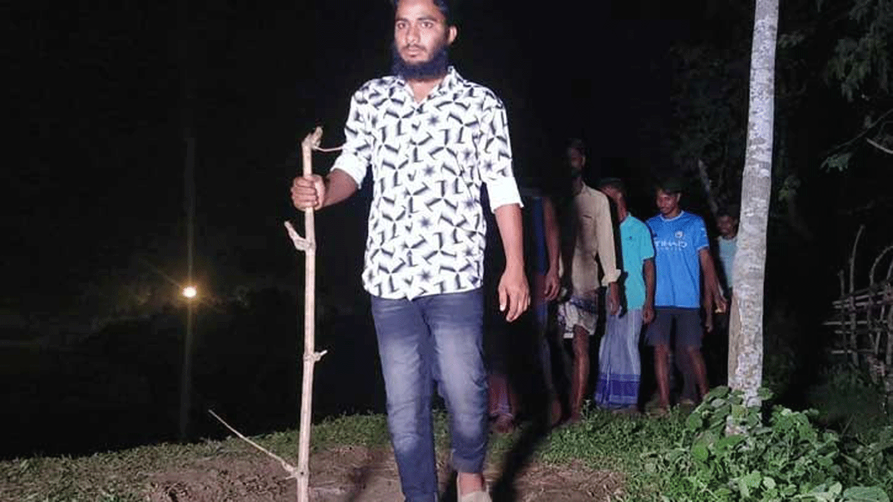 সীমান্তে রাত জেগে জনগণের পাহারা