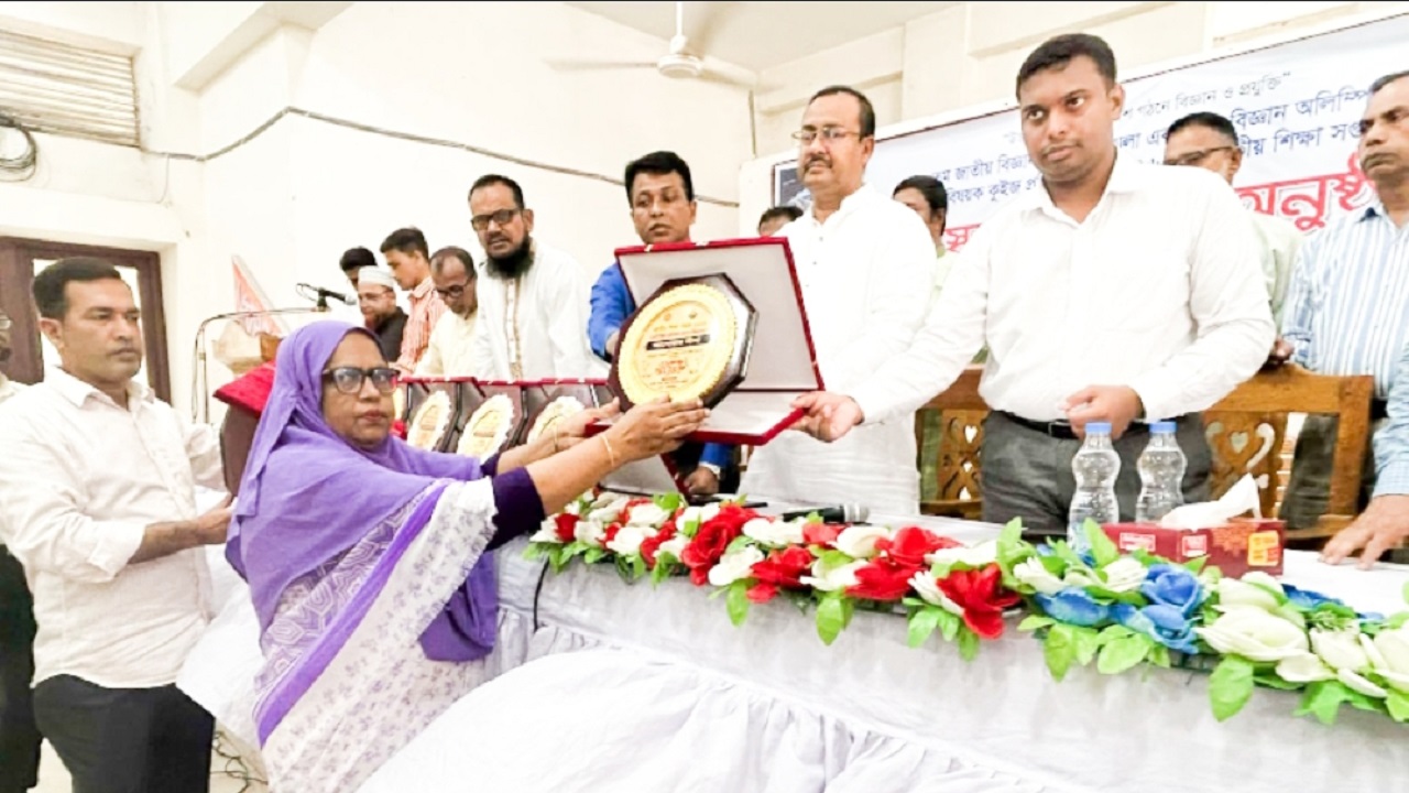 ভালুকায় ১১ বারের মতো শ্রেষ্ঠ প্রধান শিক্ষক সম্মাননা পেলেন আনোয়ারা নীনা
