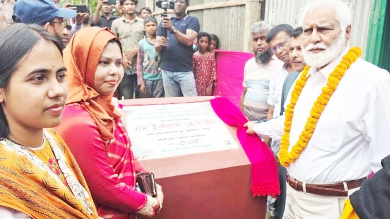 ভূমি অফিসের ভিত্তিপ্রস্তর স্থাপন অনুষ্ঠানে ত্রাণ প্রতিমন্ত্রী