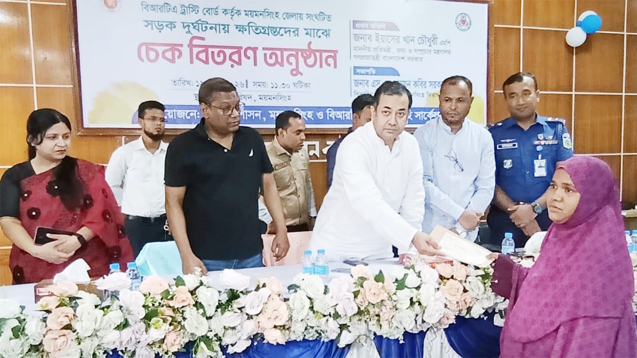 সড়ক দুর্ঘটনায় নিহত ও আহতদের পরিবারকে আর্থিক সহায়তা প্রদান