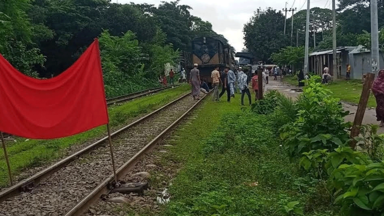 যমুনা এক্সপ্রেস আটকে বিক্ষোভ