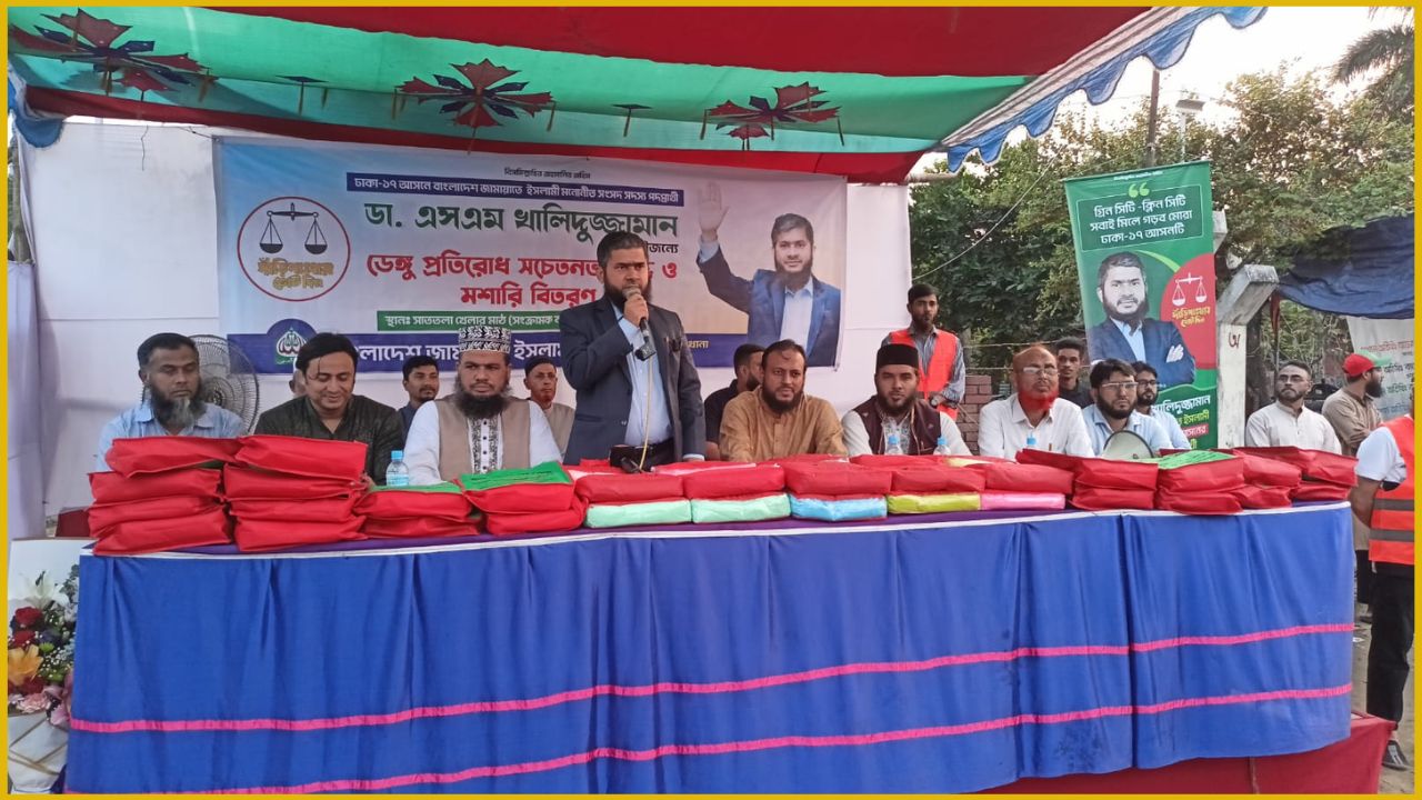 বক্তব্য রাখছেন ডা: এসএম খালিদুজ্জামান