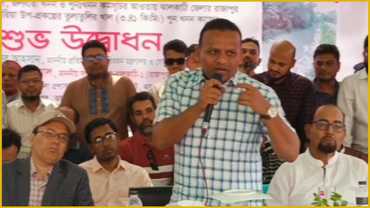 প্রধান অতিথির বক্তব্য প্রদান করছেন নৌপরিবহন মন্ত্রণালয় ও সেতু বিভাগের প্রতিমন্ত্রী মো: রাজিব আহসান