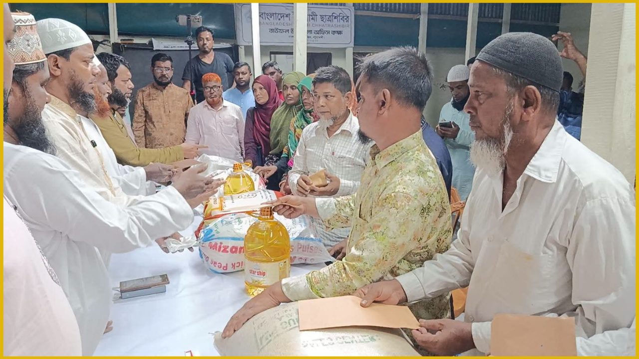 বাউফলে জুলাই শহীদ পরিবারের মাঝে ঈদ উপহার বিতরণ করেন ড. শফিকুল ইসলাম মাসুদ
