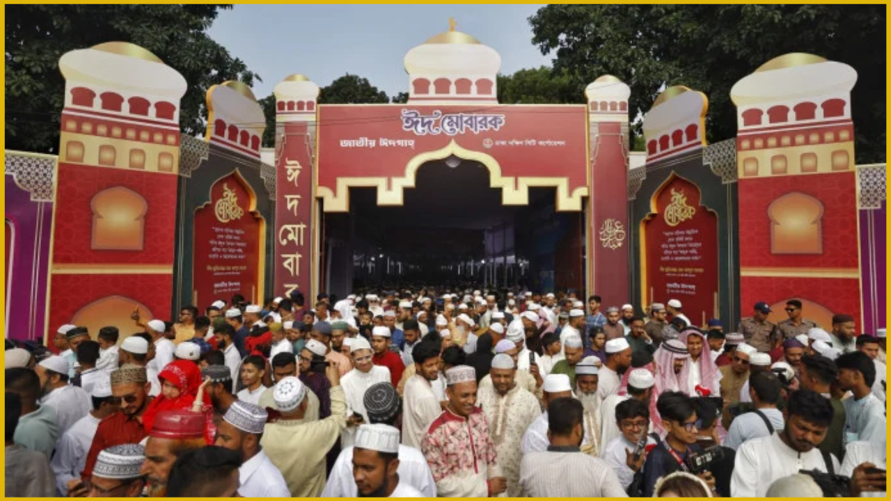 জাতীয় ঈদগাহ ময়দানে সকাল সাড়ে ৭টায় পবিত্র ঈদুল আজহার প্রধান জামাত অনুষ্ঠিত হয়