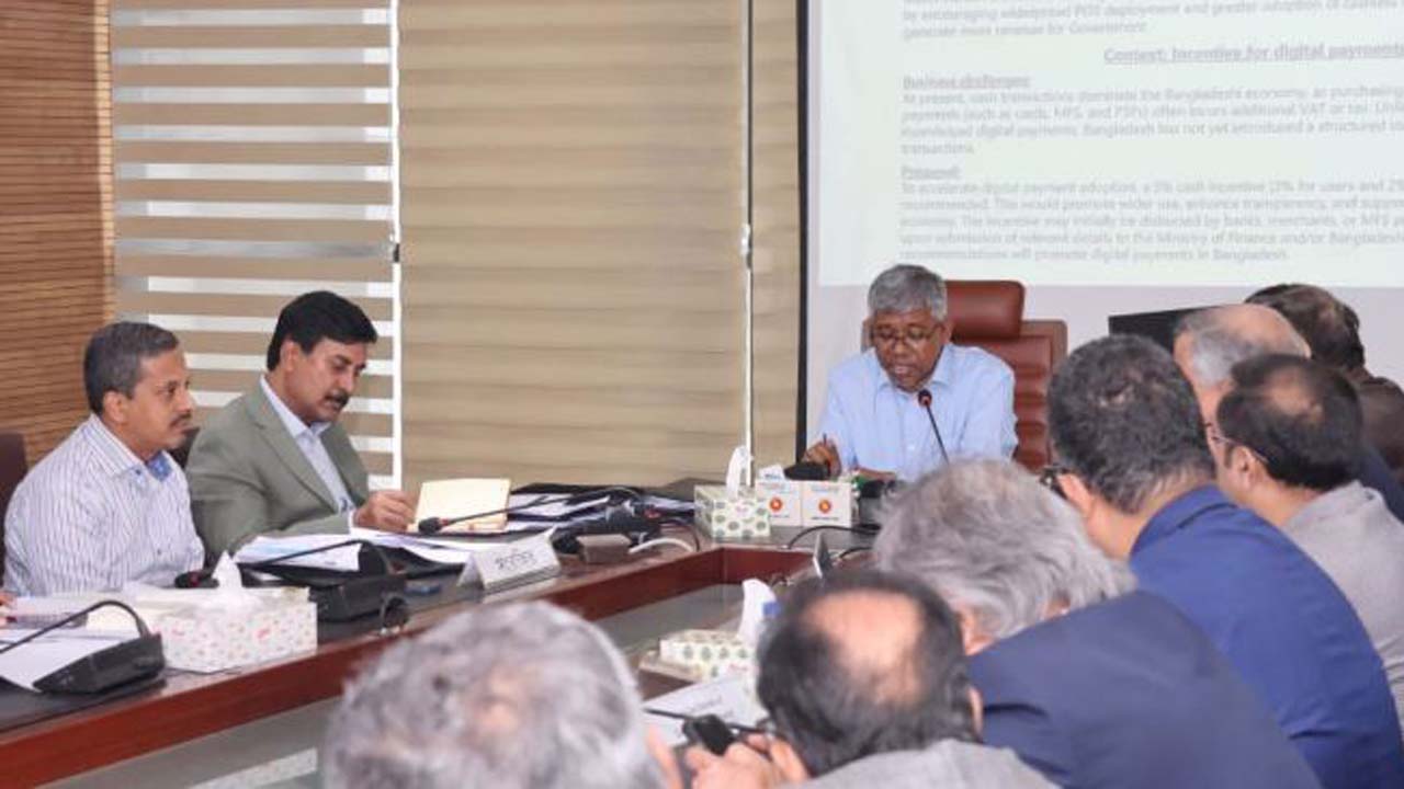 প্রাক-বাজেট আলোচনায় এনবিআর চেয়ারম্যান মো: আবদুর রহমান খান