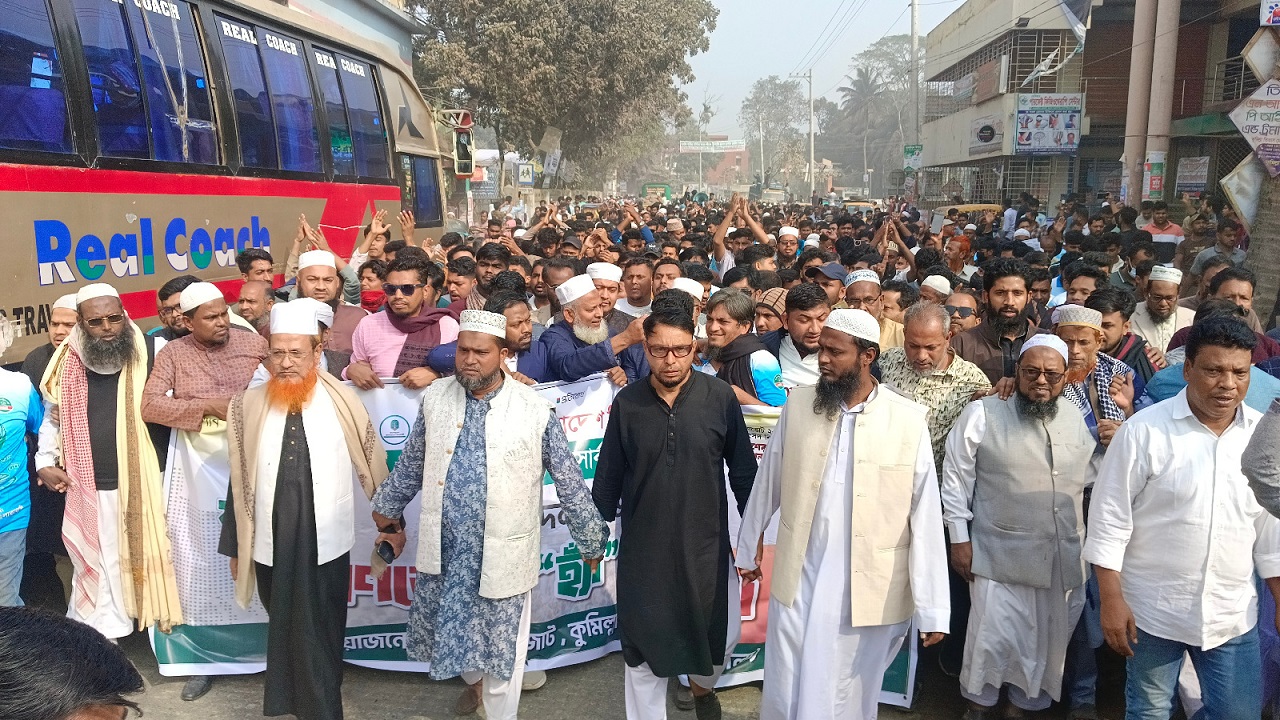 দেবিদ্বারে হাসনাত আবদুল্লাহর শাপলা কলি ও ‘হ্যাঁ’ ভোটের পক্ষে গণমিছিল
