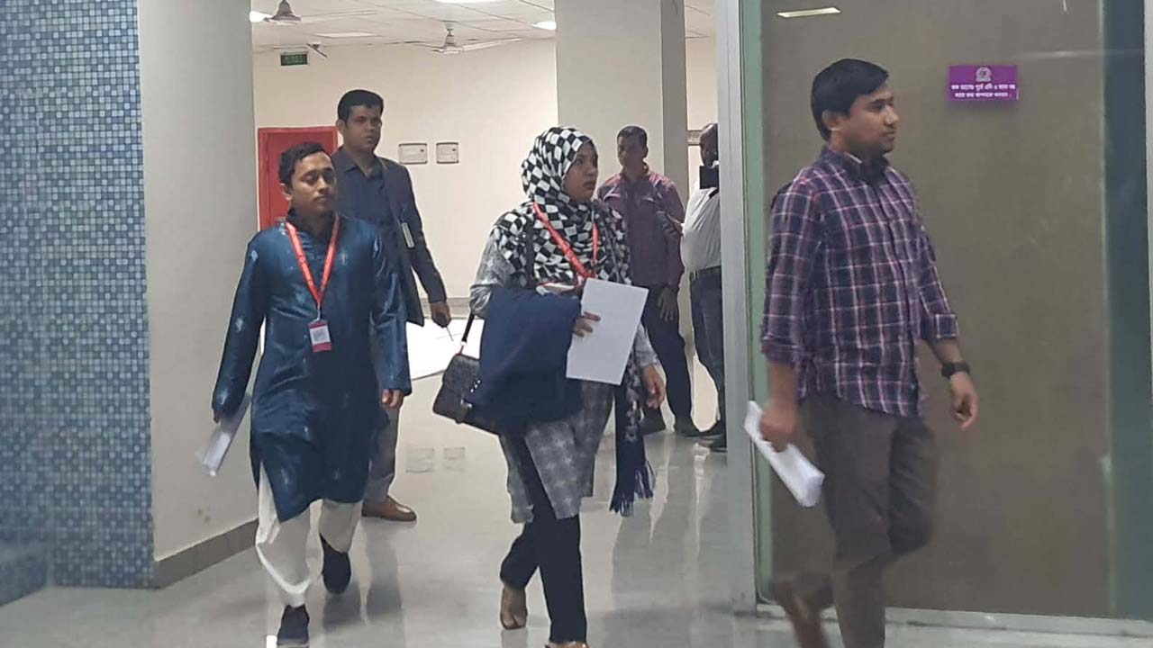 নির্বাচন কমিশন ভবনে এনসিপির নেতৃবৃন্দ