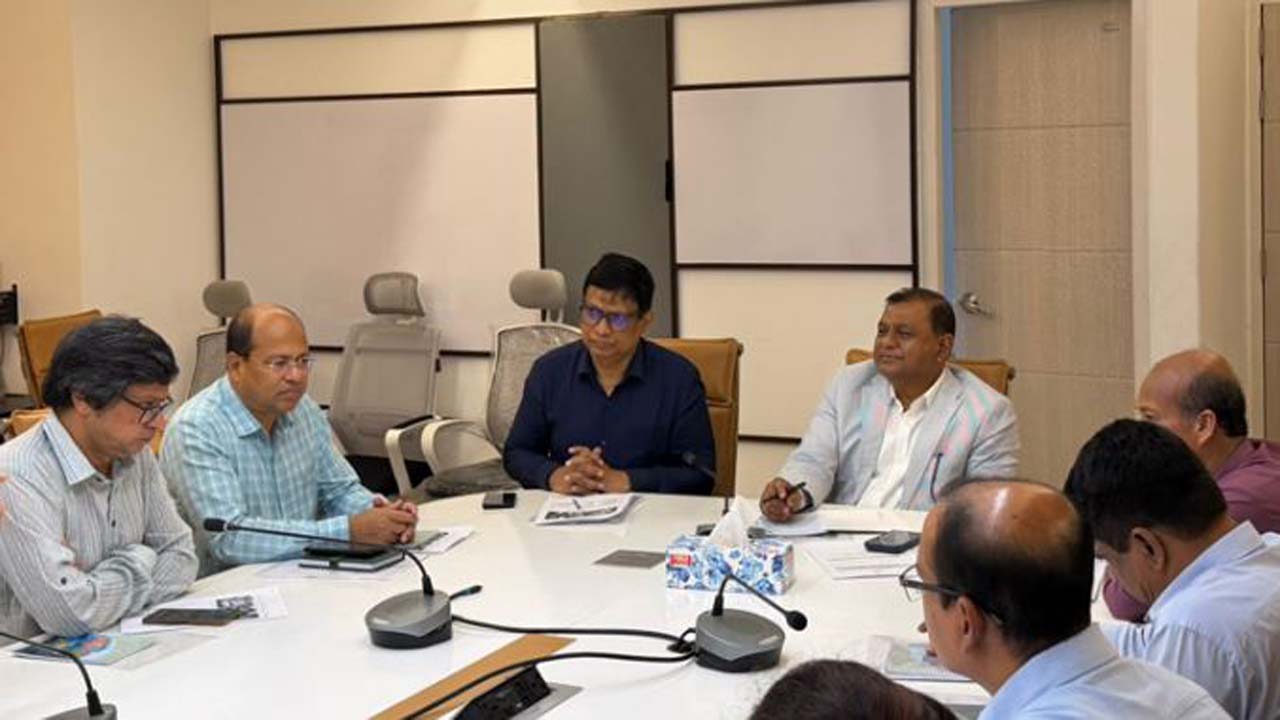 সভায় শিক্ষা মন্ত্রণালয়ের মাধ্যমিক ও উচ্চশিক্ষা বিভাগের সচিব আবদুল খালেক
