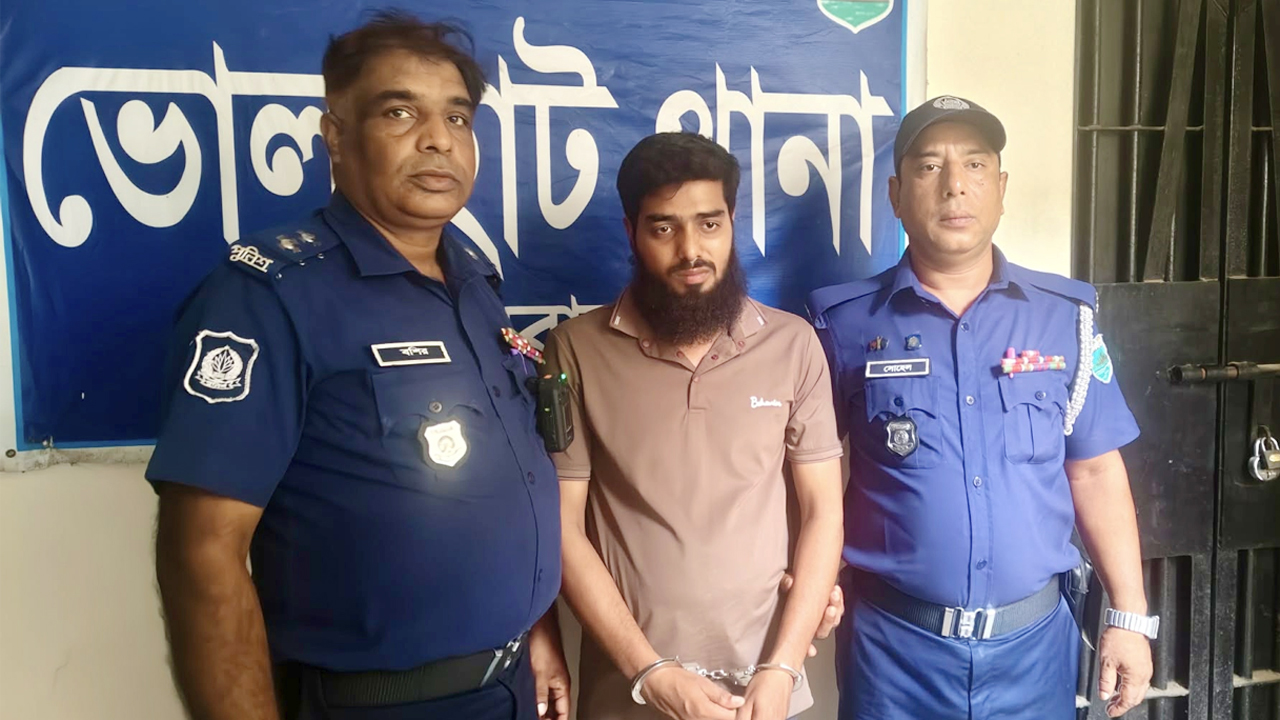 ভোলাহাট থানায় গ্রেফতার রাকিবুল ইসলাম