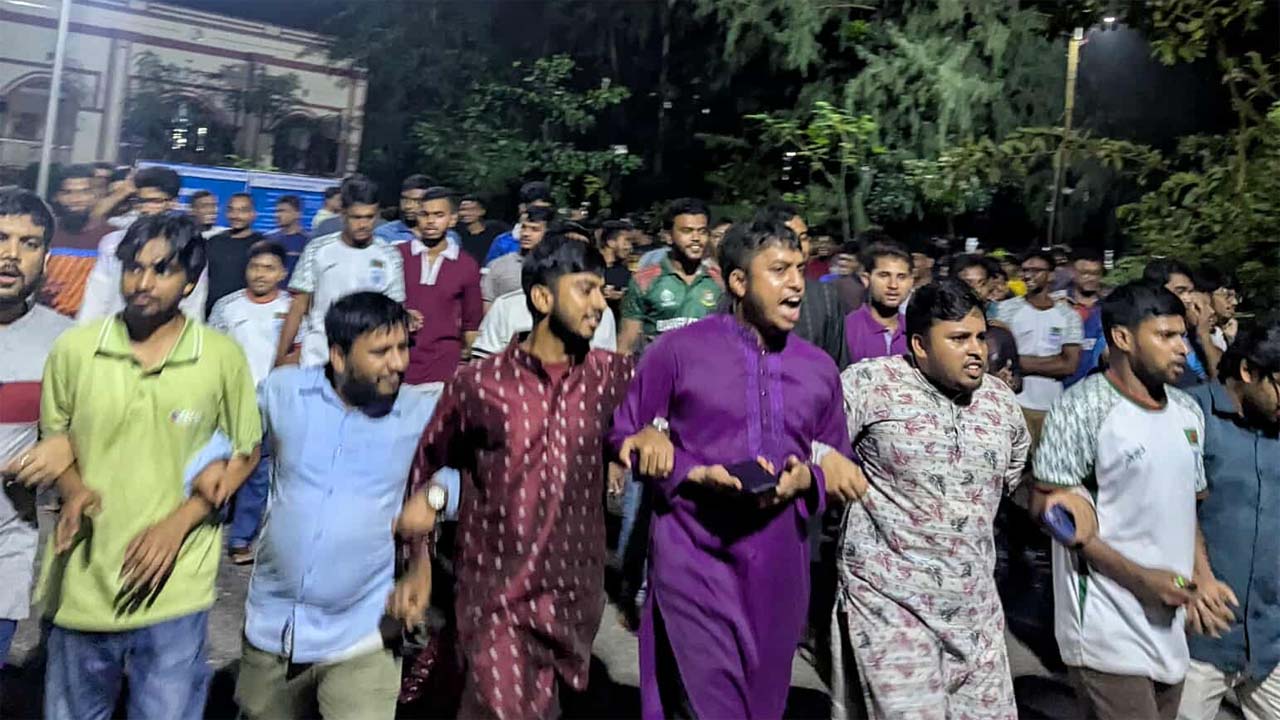 নোবিপ্রবিতে বিক্ষোভ