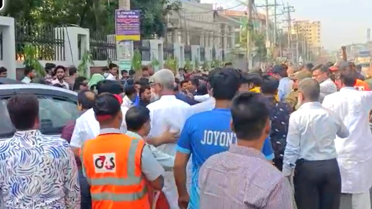 জাতীয় বিশ্ববিদ্যালয়ে অটোপাসের দাবিতে শিক্ষার্থীদের আন্দোলন
