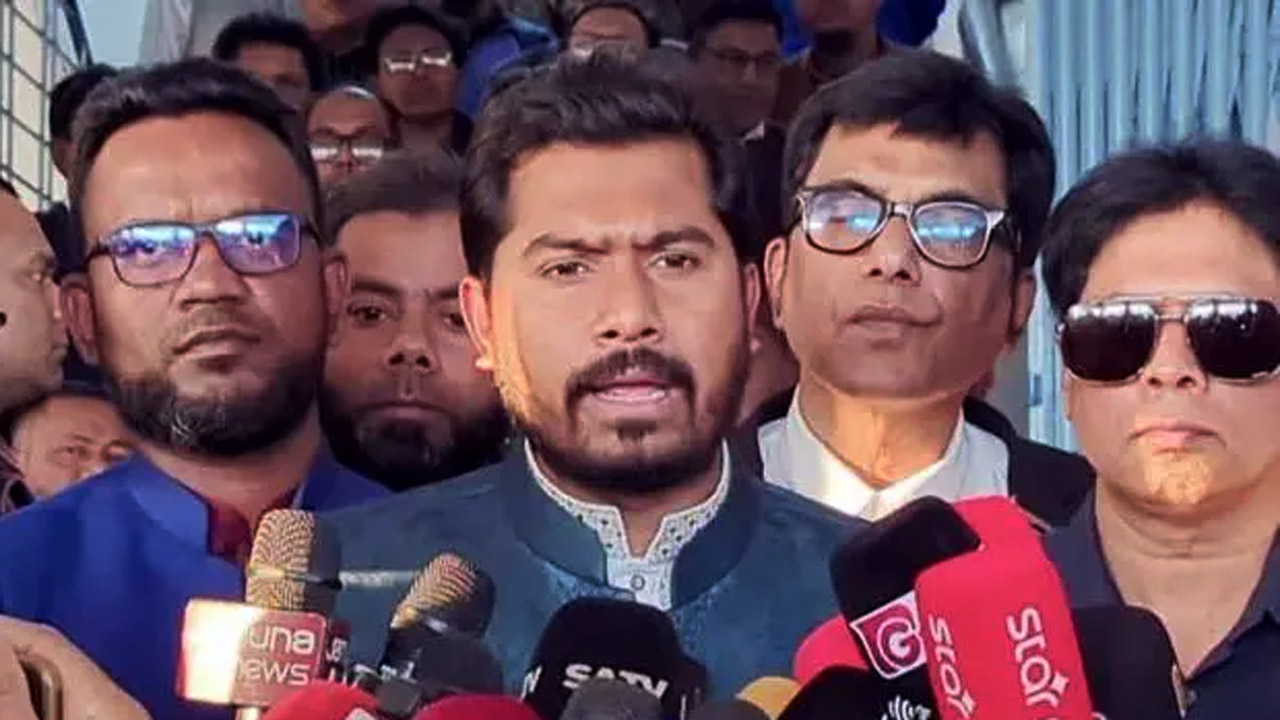 সংবাদ সম্মেলনে নুরুল হক নুর
