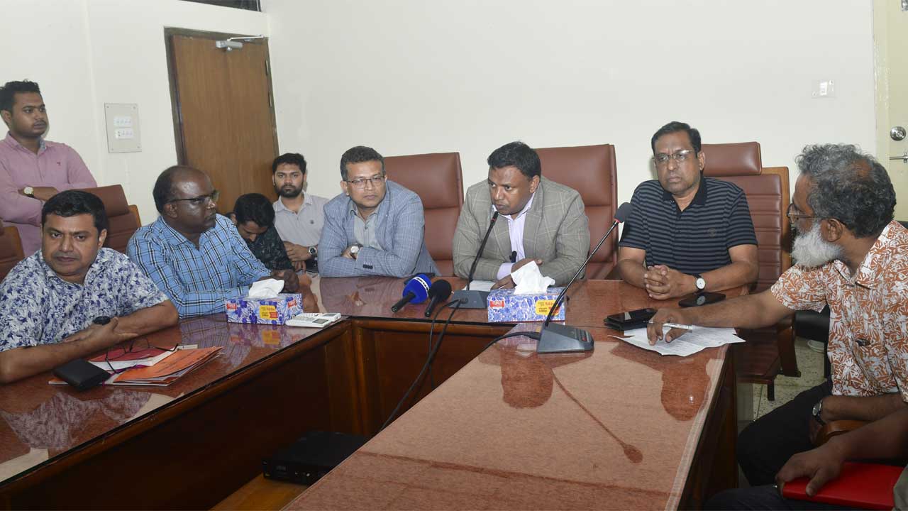 ভর্তি পরীক্ষা উপলক্ষে সাংবাদিকদের সাথে মতবিনিময় করেন নোবিপ্রবি ভিসি অধ্যাপক ড. মুহাম্মদ ইসমাইল
