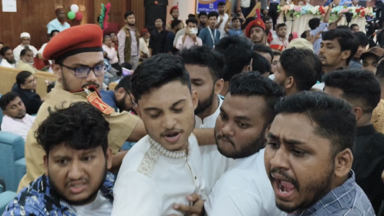নোবিপ্রবির মেগা প্রকল্প : সেনাবাহিনীকে কাজ দেয়ার ব্যাপারে ক্ষেপে গেল ছাত্রদল