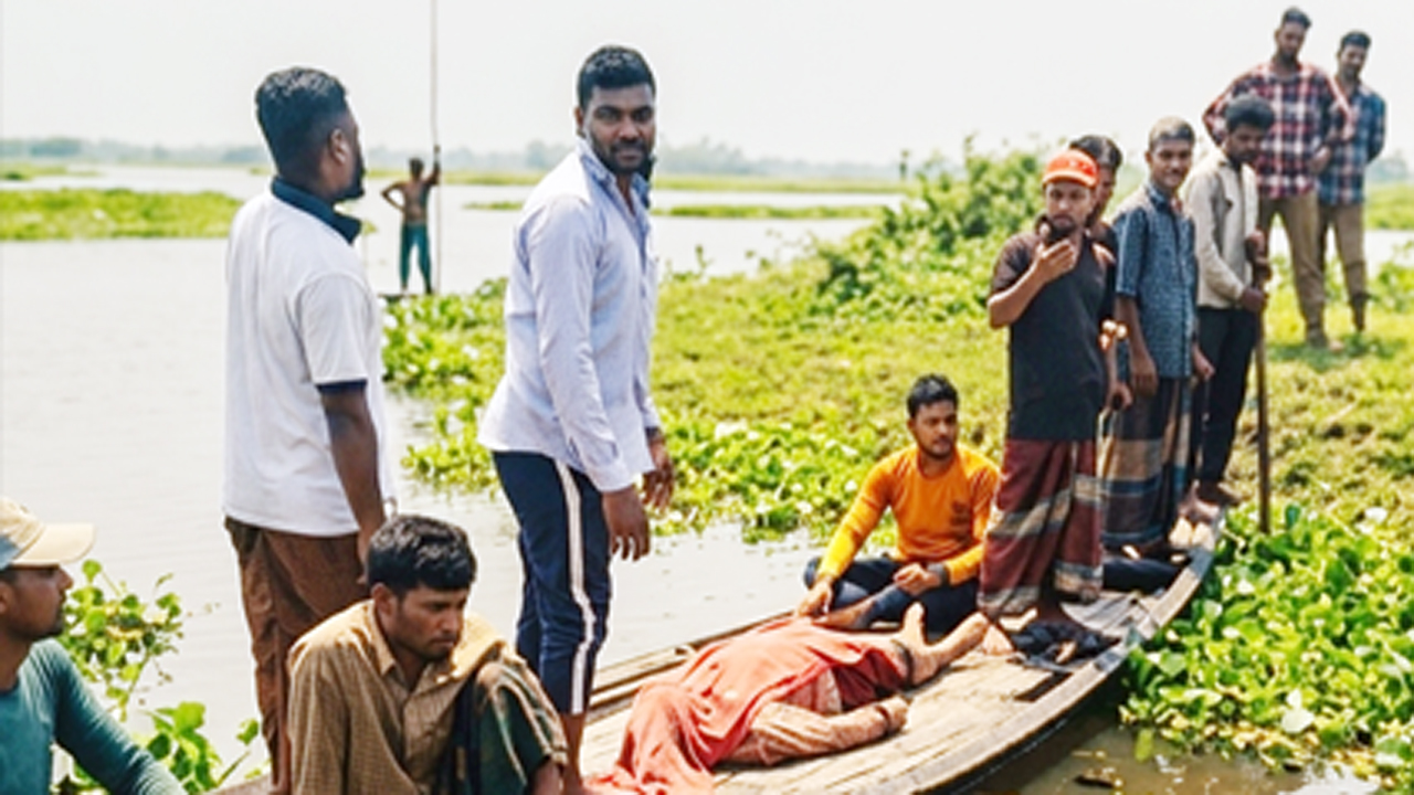 নিখোঁজের দু’দিন পর হাওর থেকে আব্দুর রউফের লাশ উদ্ধার করা হয়েছে