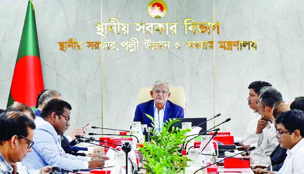 মির্জা ফখরুল ইসলাম আলমগীর গতকাল সচিবালয়ে পর্যালোচনা সভায় বক্তৃতা করেন