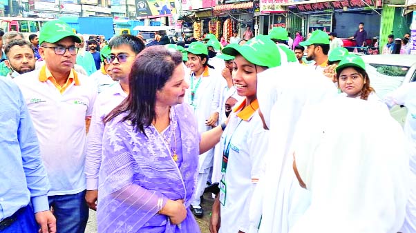 কেরানীগঞ্জে বৃক্ষরোপণ ও পরিষ্কার পরিচ্ছন্নতা কর্মসূচিতে ঢাকার জেলা প্রশাসক : নয়া দিগন্ত