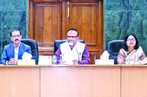 ঢাবি ভর্তি কমিটির সভায় বক্তব্য রাখছেন ভিসি অধ্যাপক ড. নিয়াজ আহমদ খান : নয়া দিগন্ত