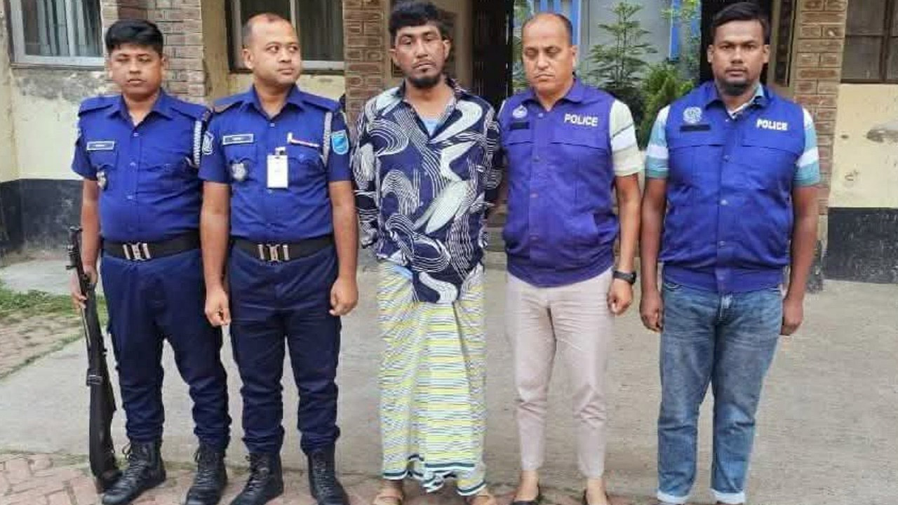সালথায় একাধিক মামলার পলাতক আসামি আওয়ামী লীগ নেতা গ্রেফতার