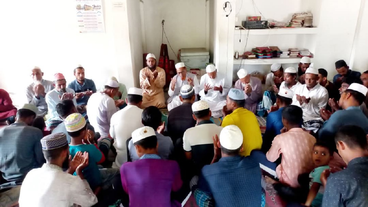 সালথায় খালেদা জিয়ার রূহের মাগফিরাত কামনায় দোয়া