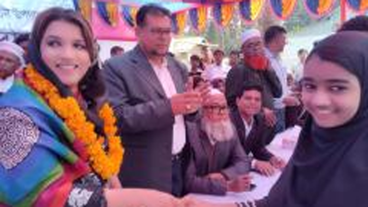 নির্বাচনী উঠান বৈঠকে শামা ওবায়েদ