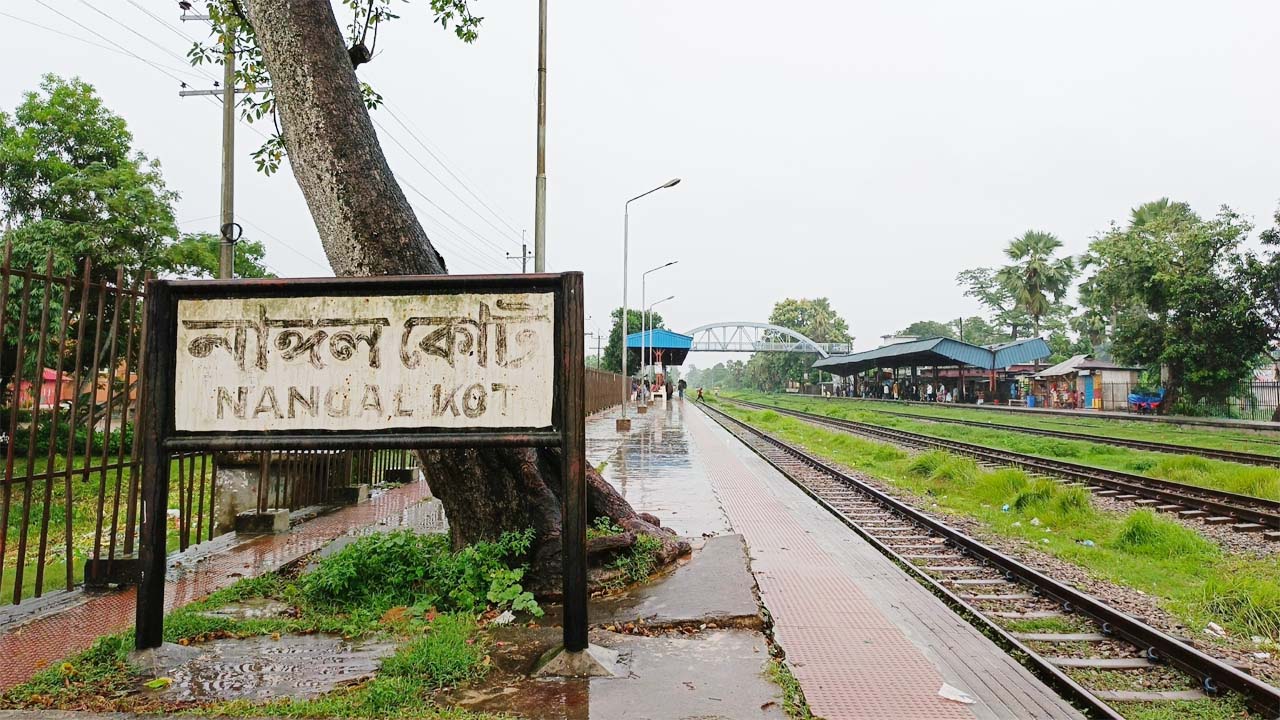 নাঙ্গলকোট স্টেশনে থামেনি ট্রেন