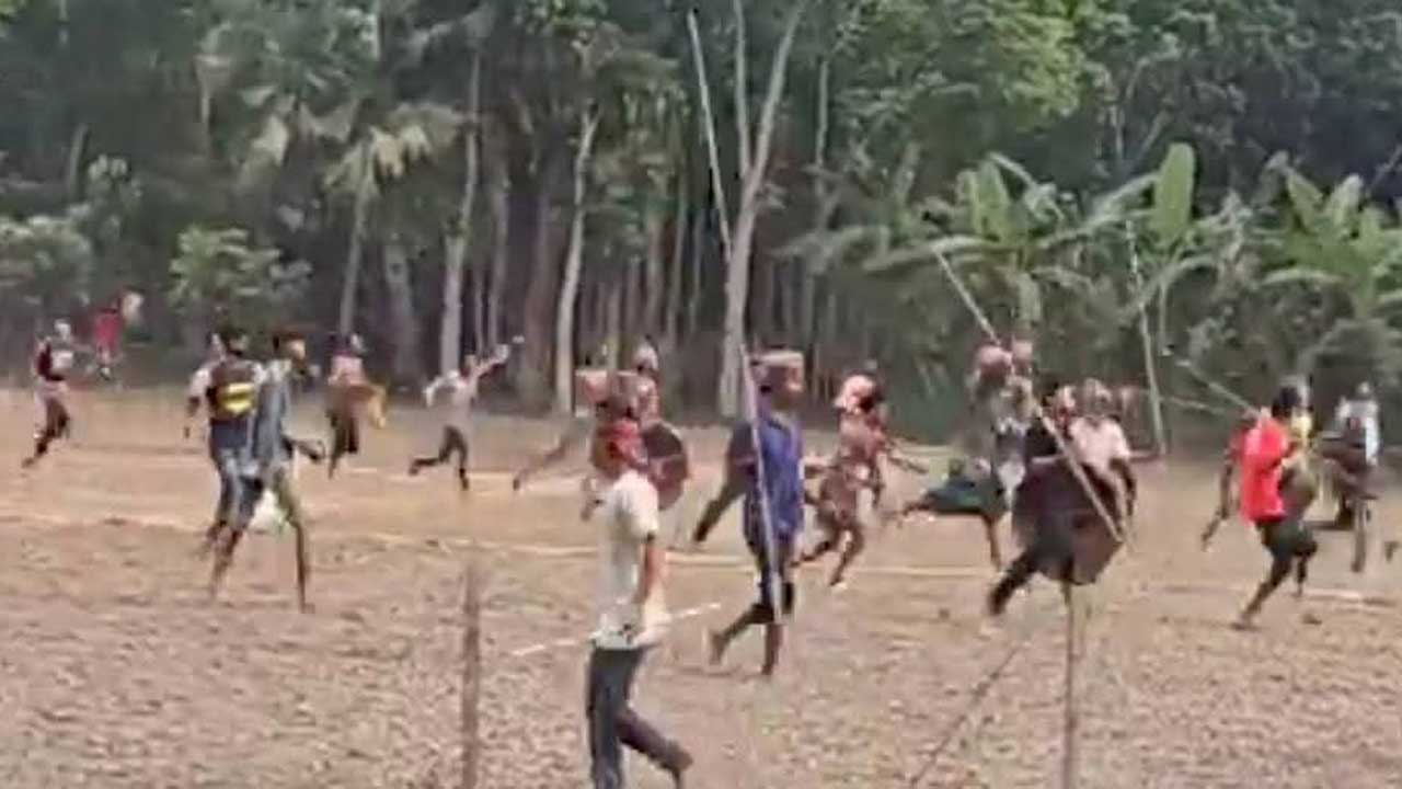 নগরকান্দার গোয়ালদী গ্রামে দুপক্ষ ধারালো অস্ত্র নিয়ে সংঘর্ষে  লিপ্ত হয়