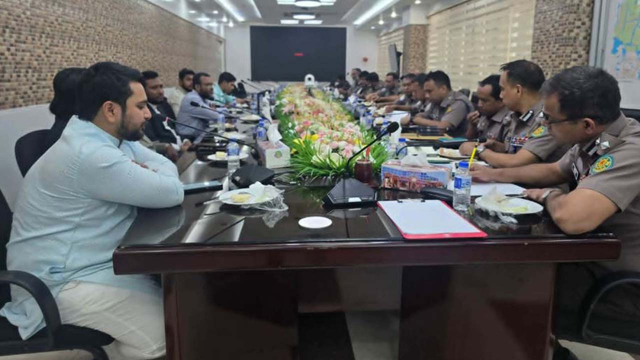 মতবিনিময় সভায় নাহিদ ইসলাম