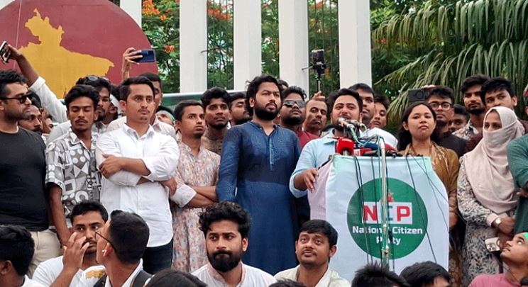 জুলাই পদযাত্রার সমাবেশে বক্তব্য রাখছেন নাহিদ ইসলাম