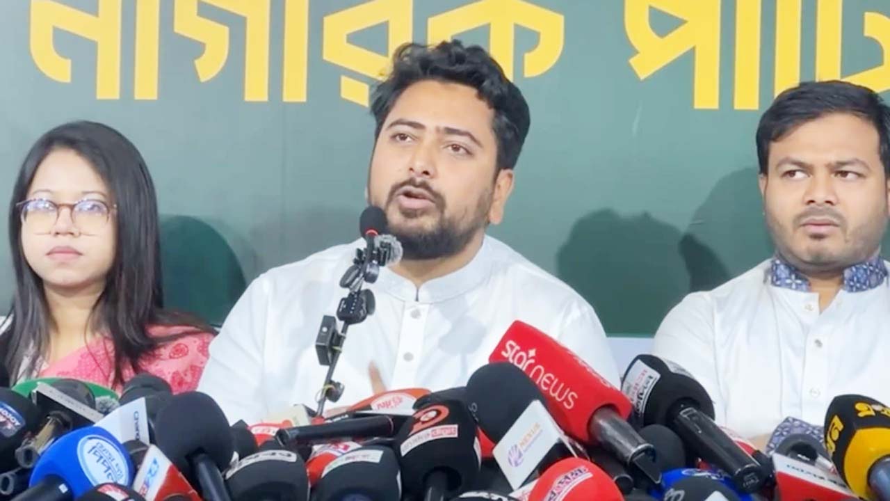 ঢাকার বাংলামোটরে দলের কেন্দ্রীয় কার্যালয়ে এক সংবাদ সম্মেলনে নাহিদ ইসলাম