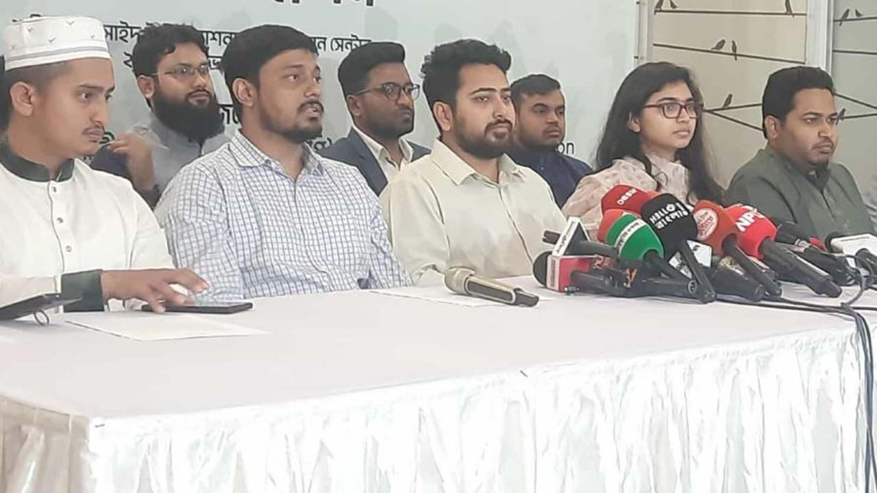 সংবাদ সম্মেলনে এনসিপির আহ্বায়ক মো: নাহিদ ইসলাম