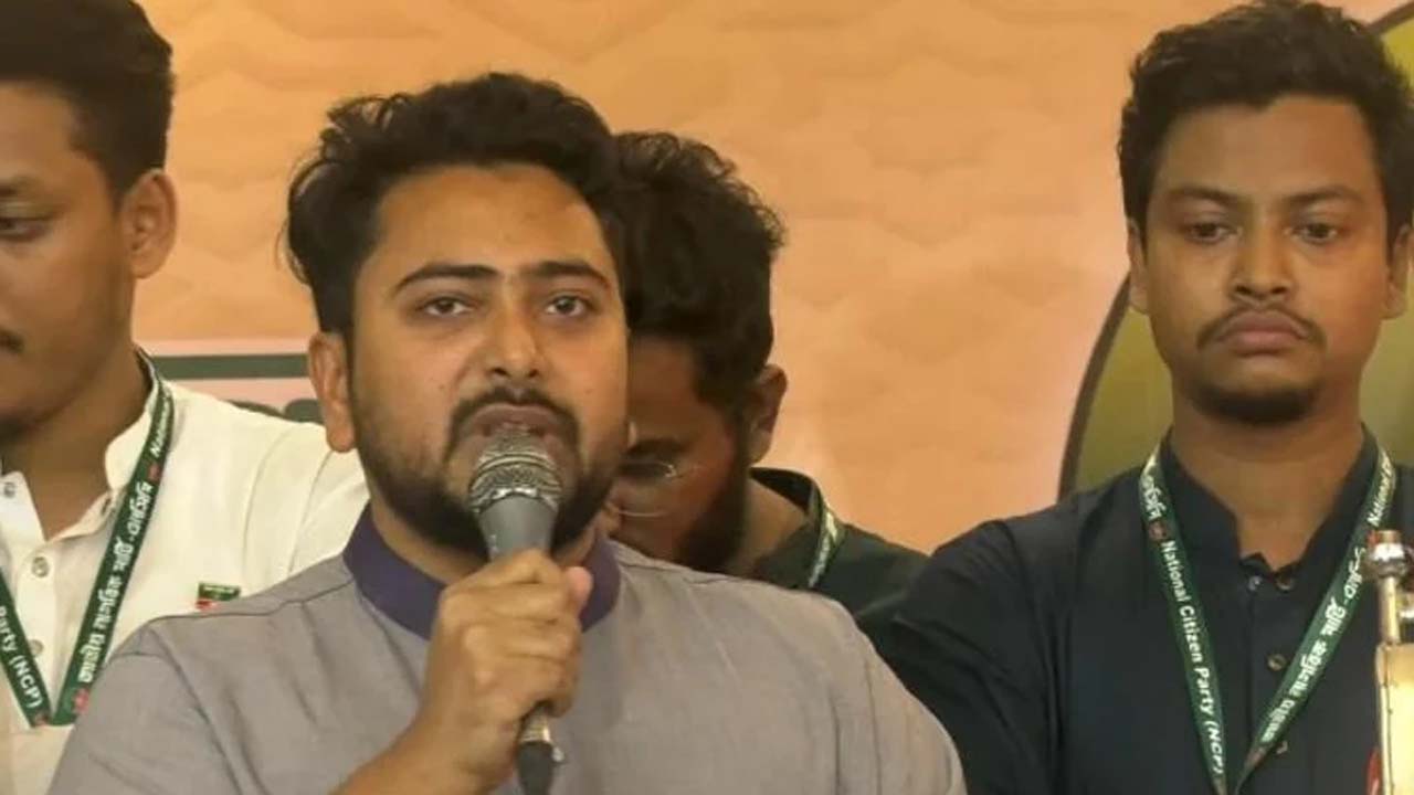 চট্টগ্রাম নগরীর পাঁচলাইশে দ্য কিং অব চিটাগাং-এ আয়োজিত এনসিপির চট্টগ্রাম বিভাগীয় ইফতার মাহফিলে প্রধান অতিথির বক্তব্য দেন এনসিপি আহ্বায়ক নাহিদ ইসলাম