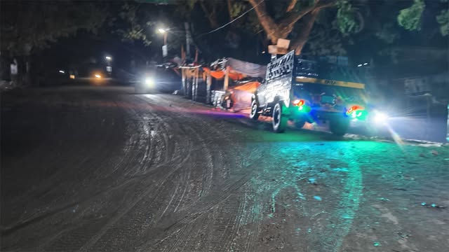 নিয়ন্ত্রণ হারানো ট্রাক