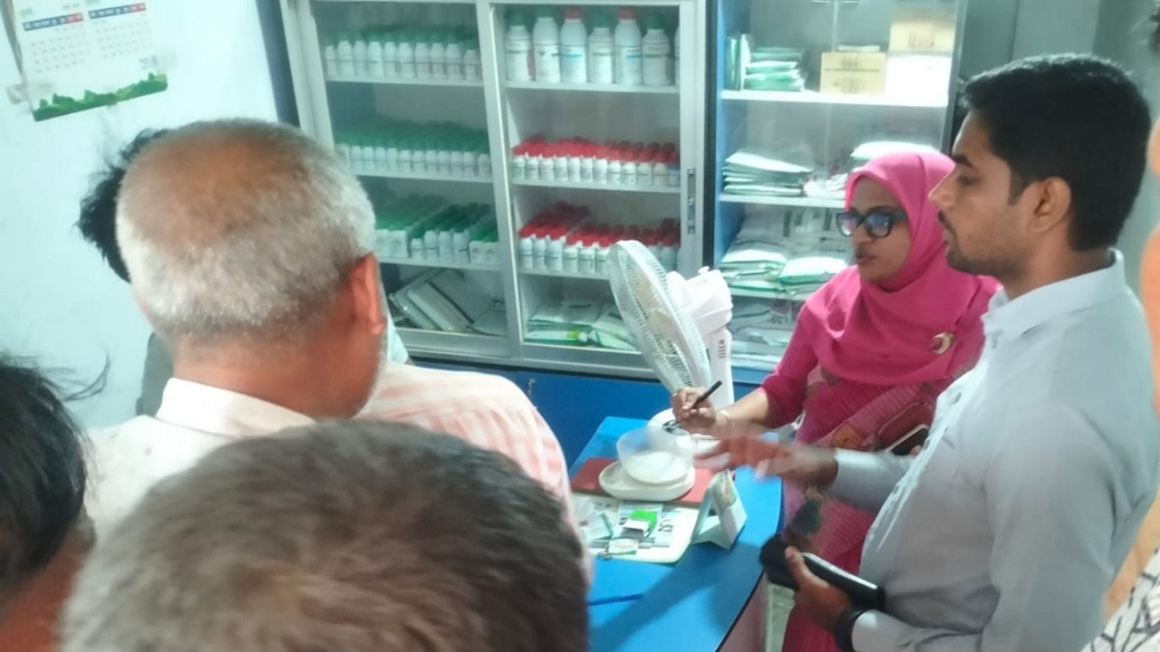 নলডাঙ্গায় অবৈধভাবে সার মজুদ ও বিক্রি, ১০ হাজার টাকা জরিমানা