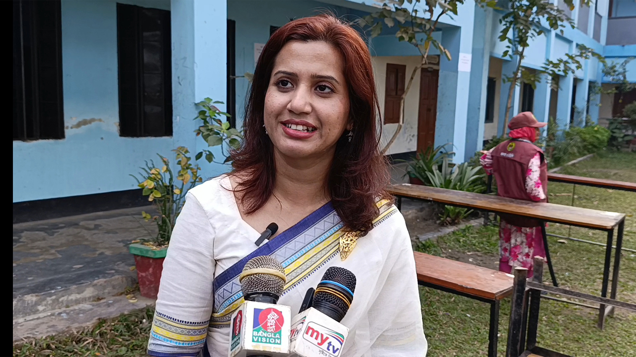 প্রথমবারের মতো ভোট দিলেন সংগীতশিল্পী ন্যান্সী