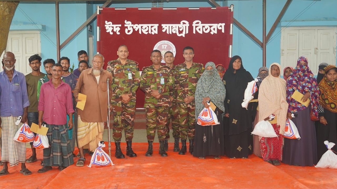 নানিয়ারচরে দুস্থ ও অসহায়দের মাঝে সেনাবাহিনীর ঈদ উপহার সামগ্রী বিতরণ