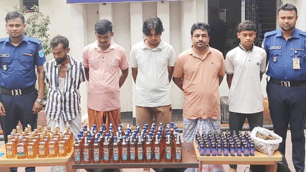 গ্রেফতার মাদক কারবারি ও জব্দকৃত মাদক