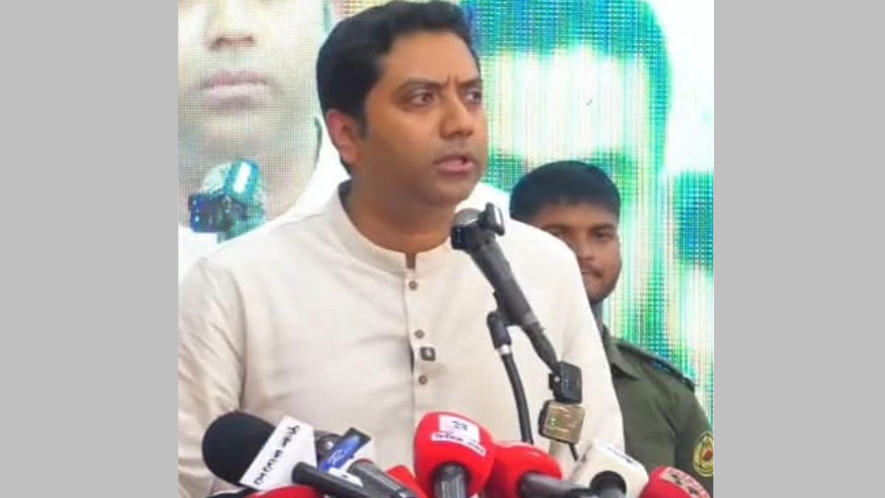 বক্তব্য রাখছেন প্রাথমিক ও গণশিক্ষা মন্ত্রণালয়ের প্রতিমন্ত্রী ববি হাজ্জাজ