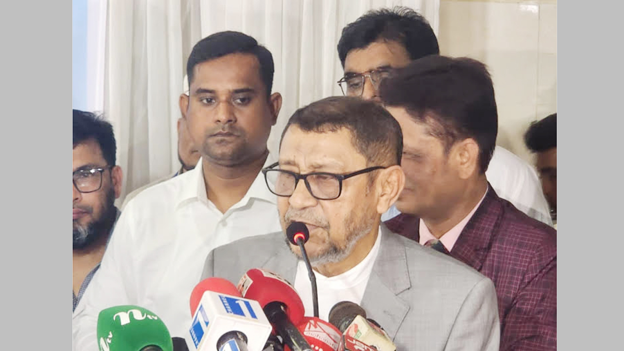 কথা বলছেন স্বাস্থ্য ও পরিবার কল্যাণ মন্ত্রী সরদার মো: সাখাওয়াত হোসেন