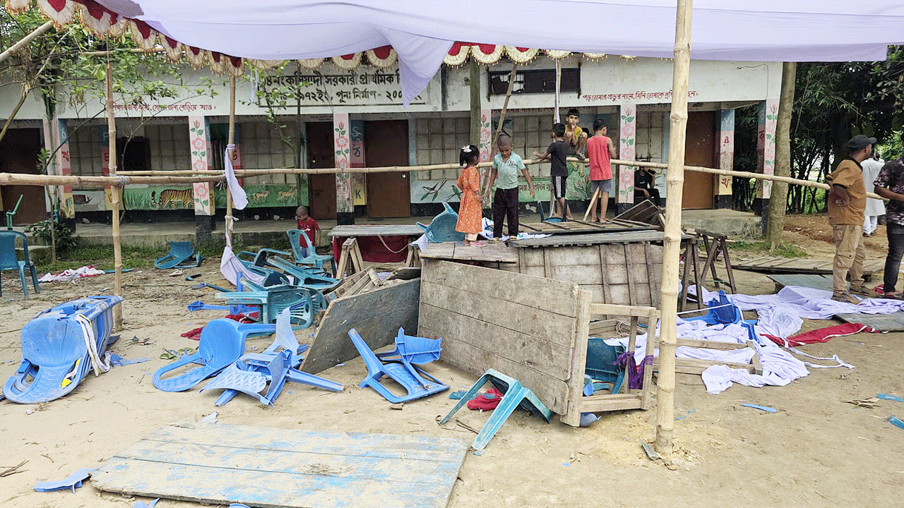 এনসিপির অনুষ্ঠানে হামলার দৃশ্য
