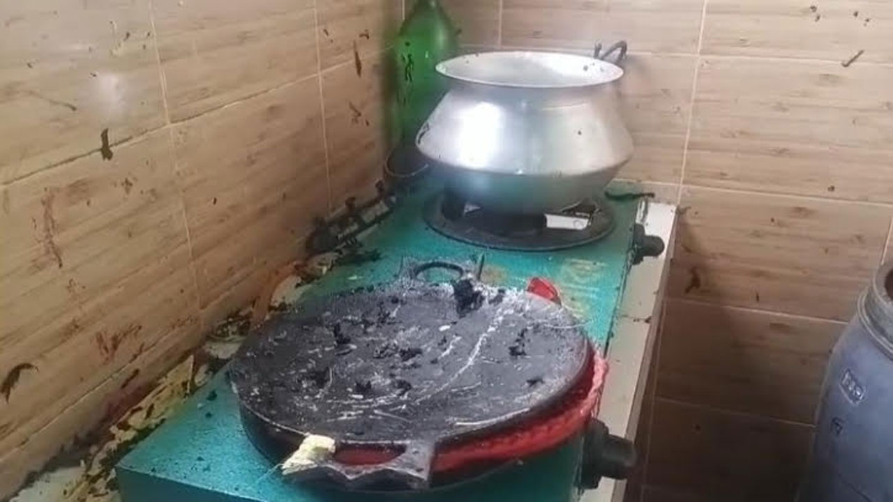 রান্না ঘরে গ্যাস লিকেজ থেকে বিস্ফোরণ